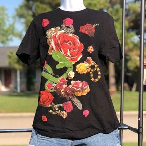 Men’s small Volcom t shirt. Unisex. On a wmns S